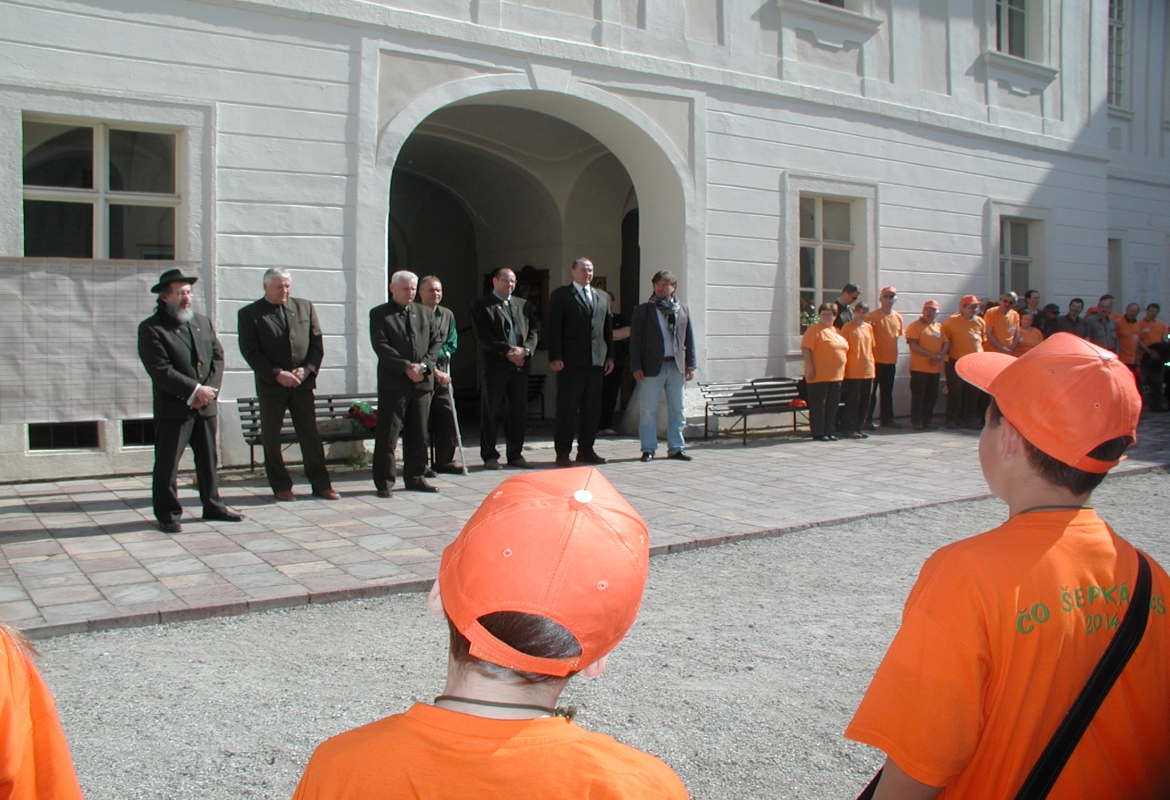  Čo šepká les 2014