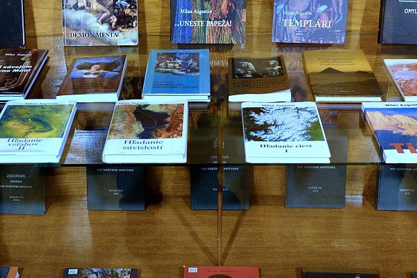 Podvečer s knihami Milana Augustína